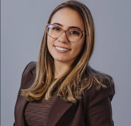 DRA. MARIANNE FERREIRA2.png